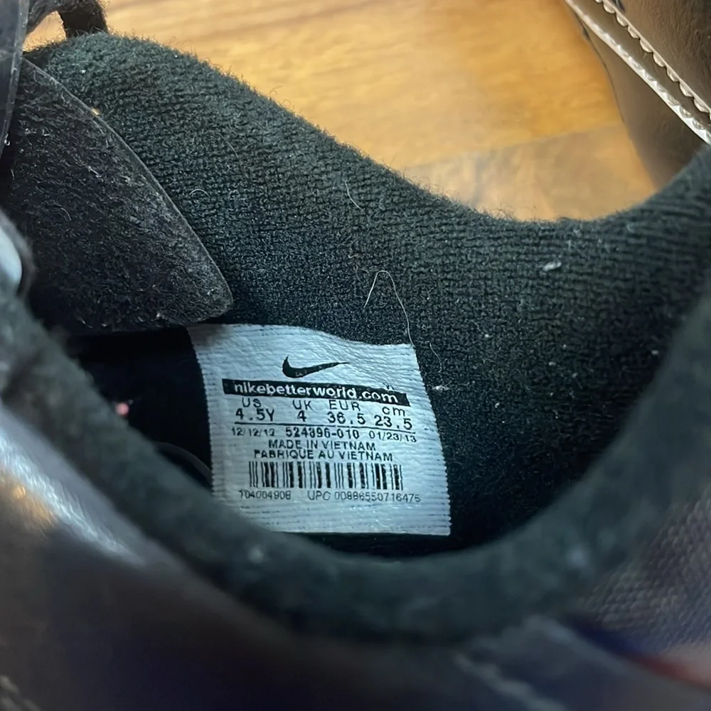 Nike soccer rubber cleats